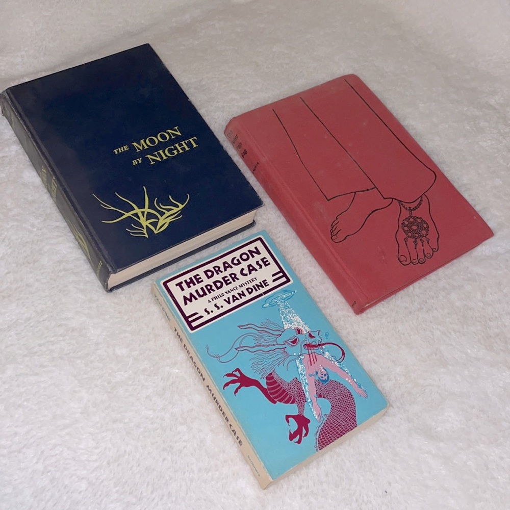 Random pretty old books - Picture 2 of 2